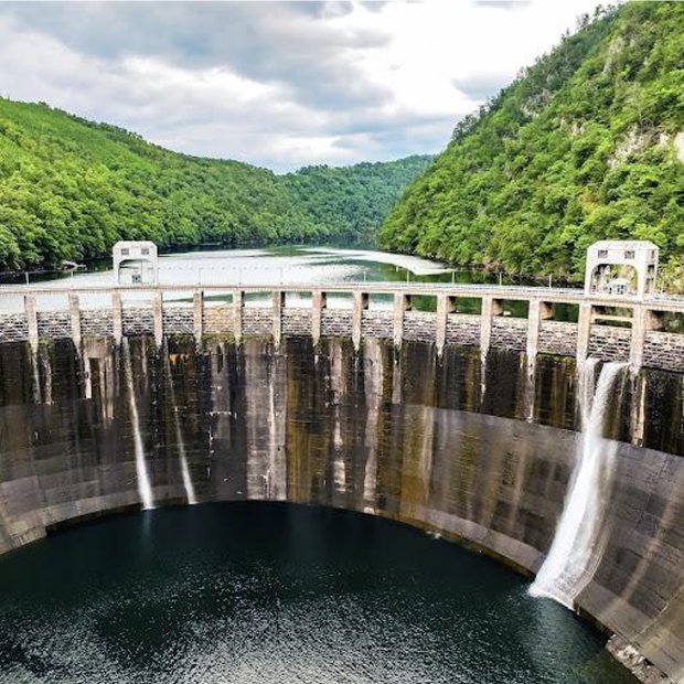 ELITE by MOBILIS conductor bar system provides power to dam cranes