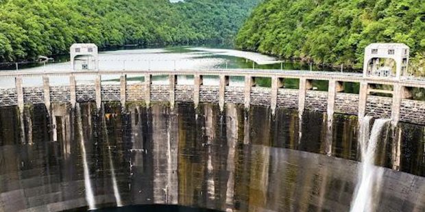ELITE by MOBILIS conductor bar system provides power to dam cranes